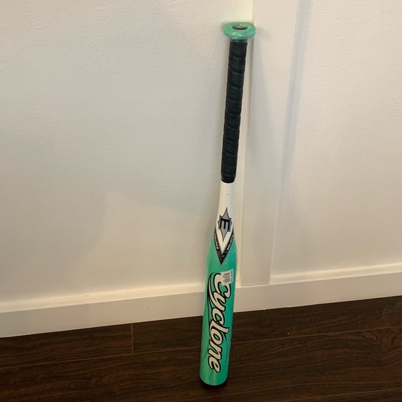 Easton Other - Easton CYCLONE GREEN FASTPITCH SOFTBALL BAT SK38B  29 in 20 oz. 2.25"  -9 READ